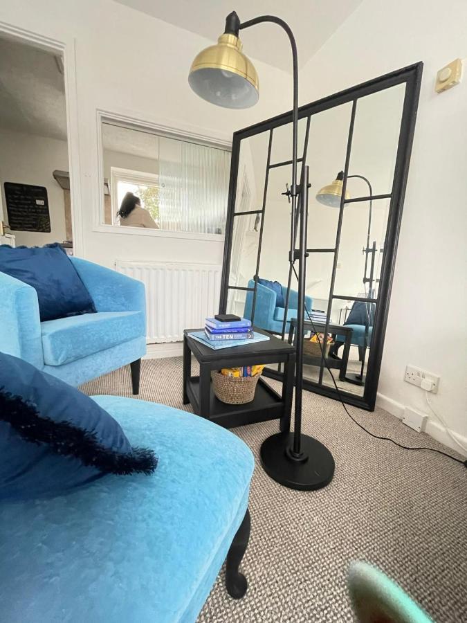 Lovely 1 Bed Home Near Hospital, With Parking & Garden Work Contractor Leisure, Sapphire 캠브리지 외부 사진