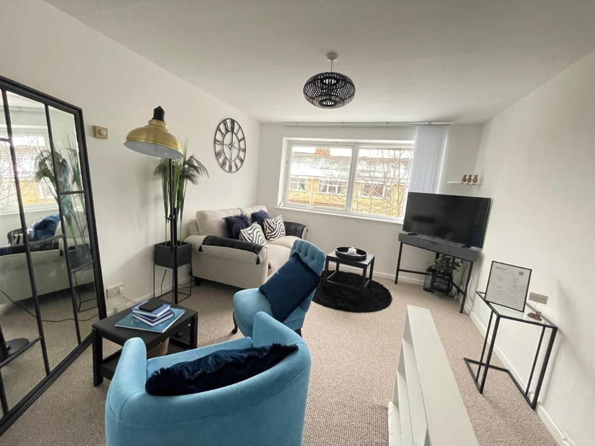 Lovely 1 Bed Home Near Hospital, With Parking & Garden Work Contractor Leisure, Sapphire 캠브리지 외부 사진