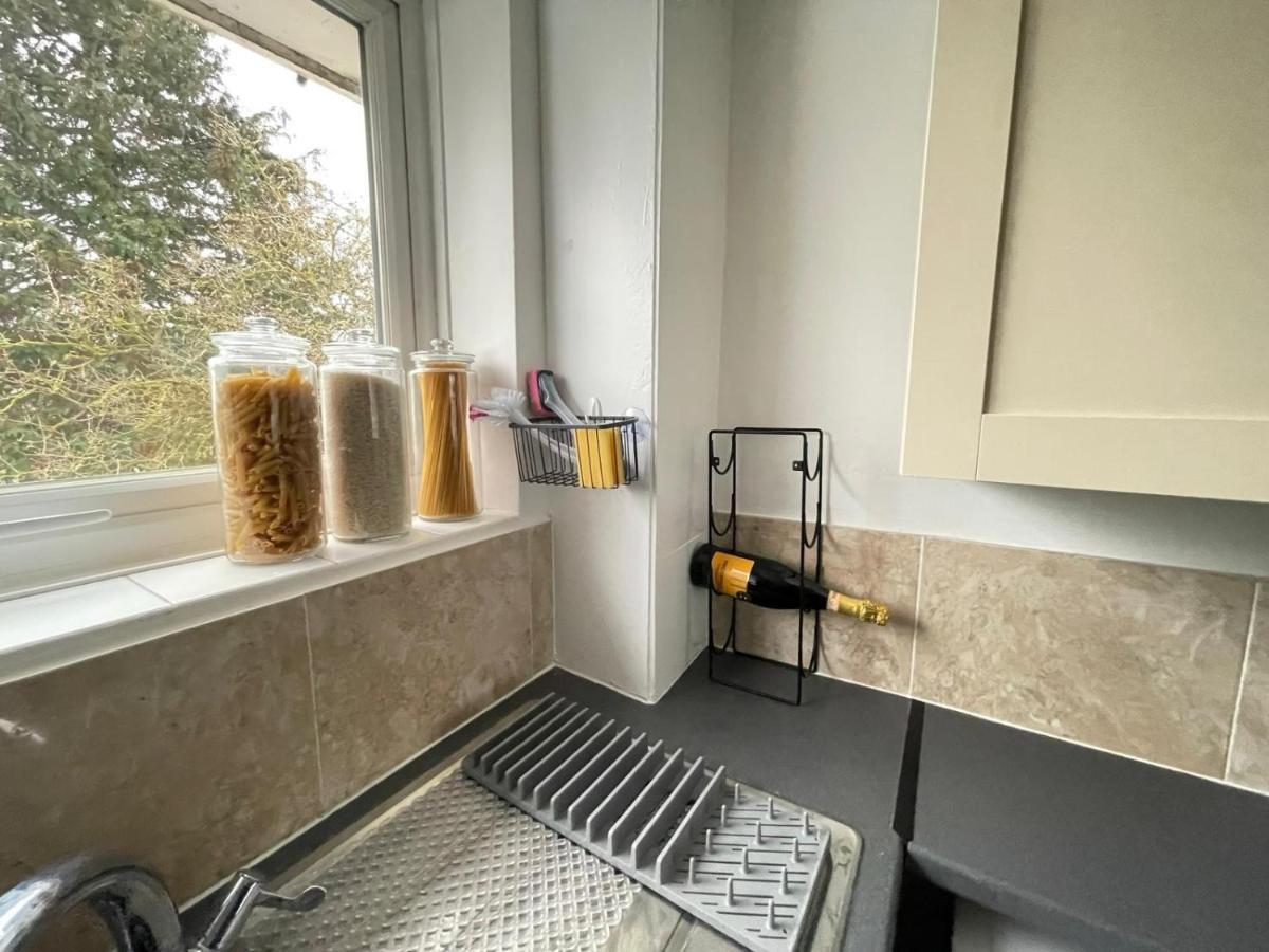 Lovely 1 Bed Home Near Hospital, With Parking & Garden Work Contractor Leisure, Sapphire 캠브리지 외부 사진