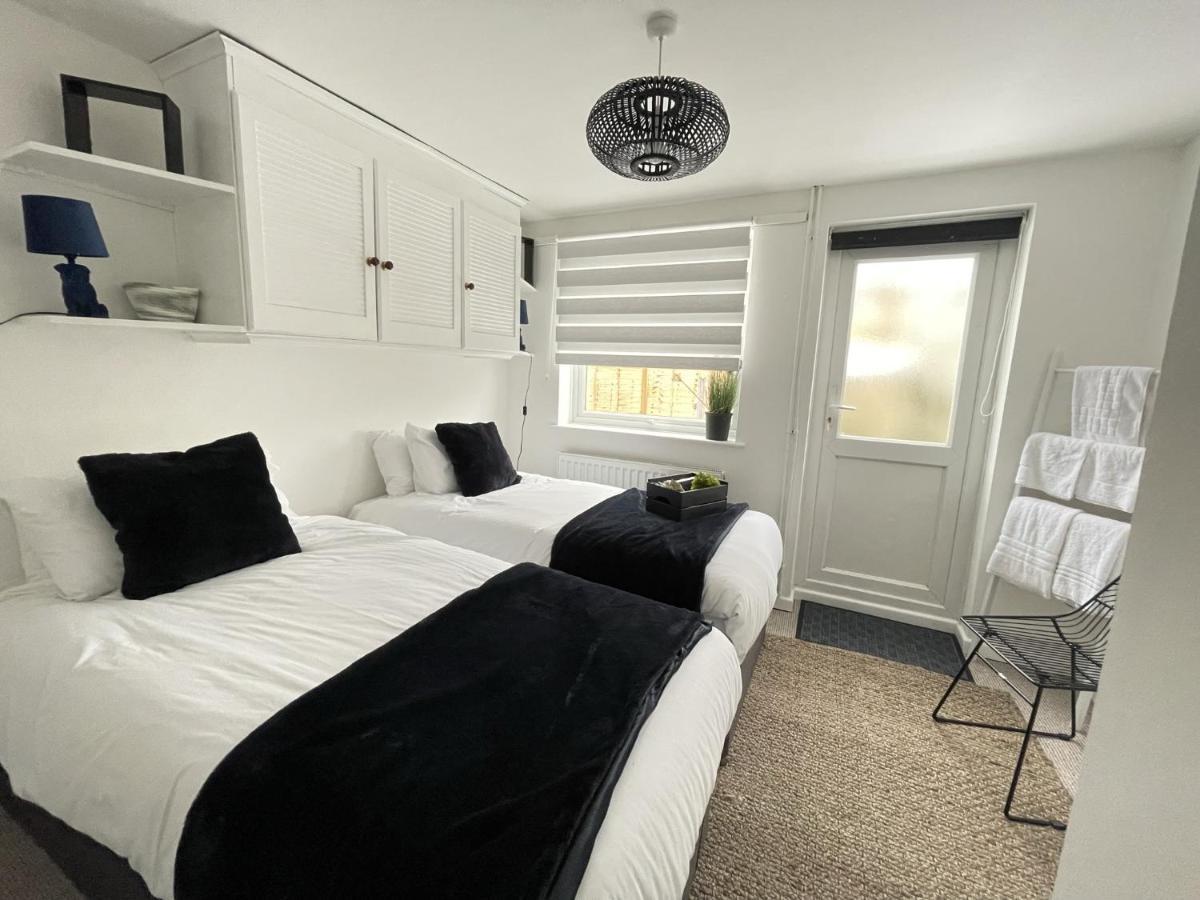 Lovely 1 Bed Home Near Hospital, With Parking & Garden Work Contractor Leisure, Sapphire 캠브리지 외부 사진