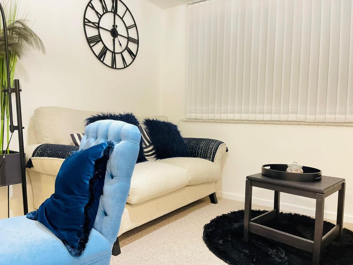 Lovely 1 Bed Home Near Hospital, With Parking & Garden Work Contractor Leisure, Sapphire 캠브리지 외부 사진