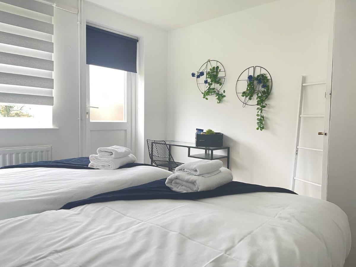 Lovely 1 Bed Home Near Hospital, With Parking & Garden Work Contractor Leisure, Sapphire 캠브리지 외부 사진